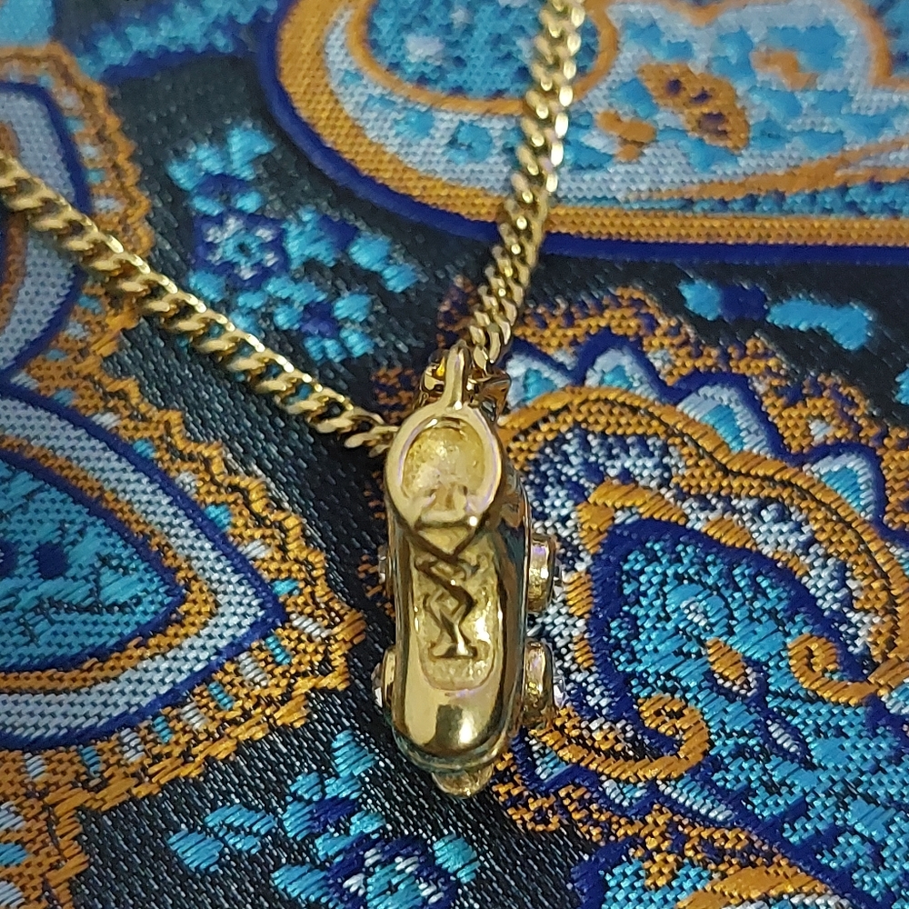 18K Roller 🛼 Skate Pendant With 18K Miami Cuban Link Chain - Picture 8 of 8